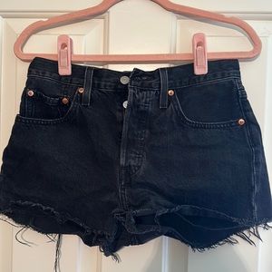 High Waisted Levi black Jean 501 shorts Size 27